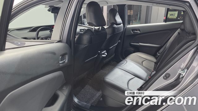 Toyota Prius 2021 — photo 16
