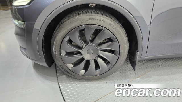 Tesla Model Y 2025 — photo 5