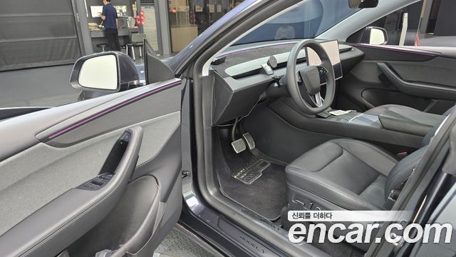 Tesla Model Y 2025 — photo 10
