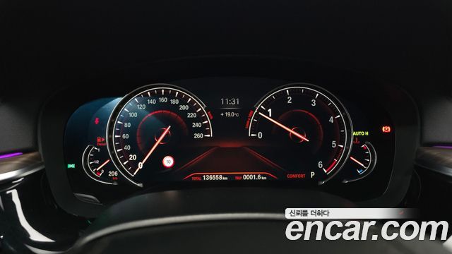 BMW 5-Series 2018 — photo 11