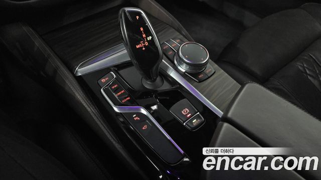 BMW 5-Series 2018 — photo 12