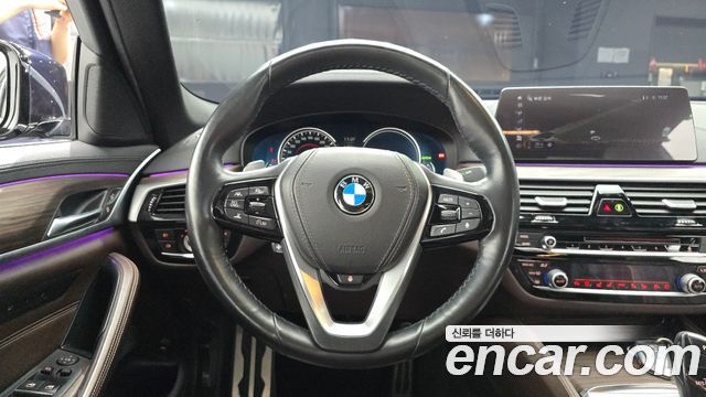 BMW 5-Series 2018 — photo 19