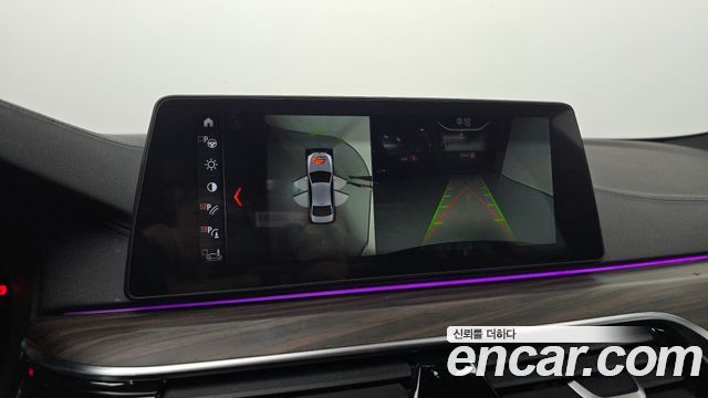BMW 5-Series 2018 — photo 20