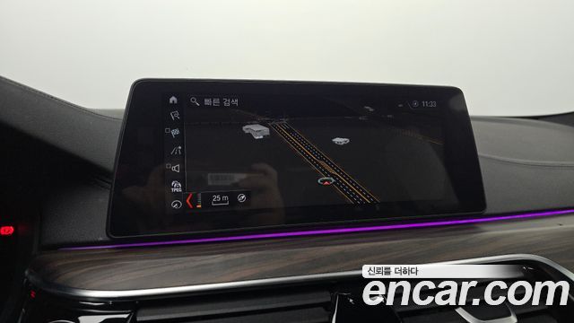 BMW 5-Series 2018 — photo 23