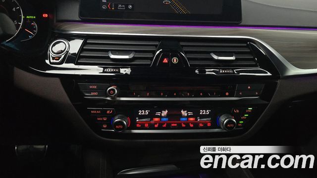 BMW 5-Series 2018 — photo 24