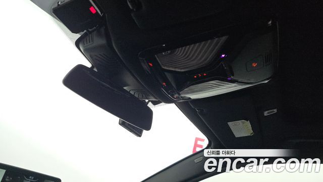 BMW 5-Series 2018 — photo 26