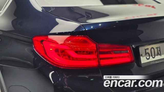 BMW 5-Series 2018 — photo 9