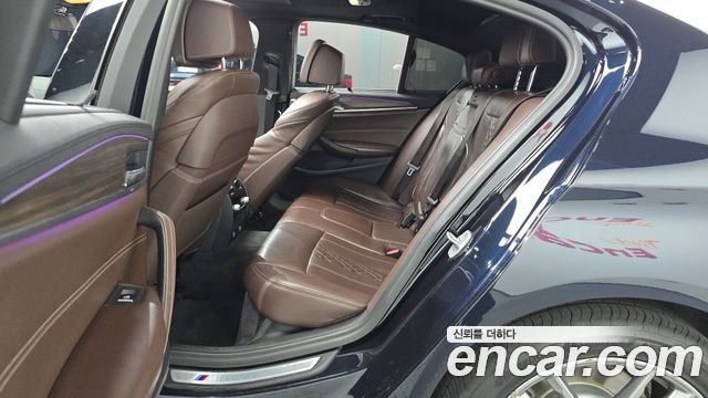 BMW 5-Series 2018 — photo 16