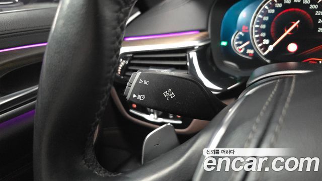 BMW 5-Series 2018 — photo 29