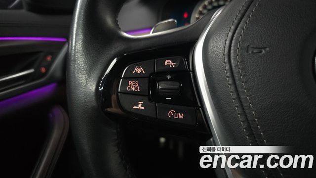 BMW 5-Series 2018 — photo 31