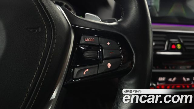 BMW 5-Series 2018 — photo 32