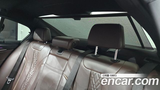 BMW 5-Series 2018 — photo 33