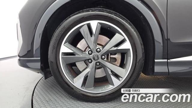 Audi Q4 e-tron 2023 — photo 5
