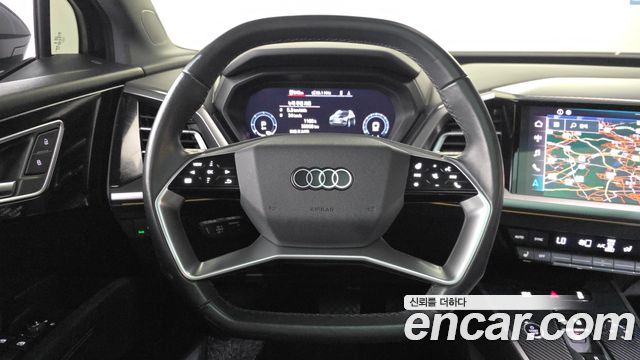 Audi Q4 e-tron 2023 — photo 19