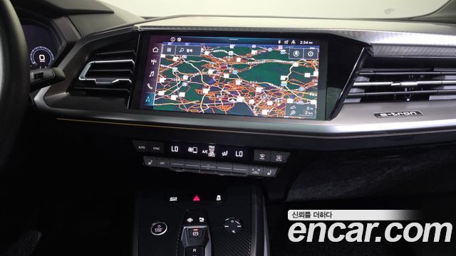 Audi Q4 e-tron 2023 — photo 20