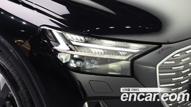 Audi Q4 e-tron 2023 — photo 8