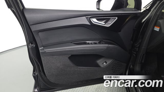 Audi Q4 e-tron 2023 — photo 14