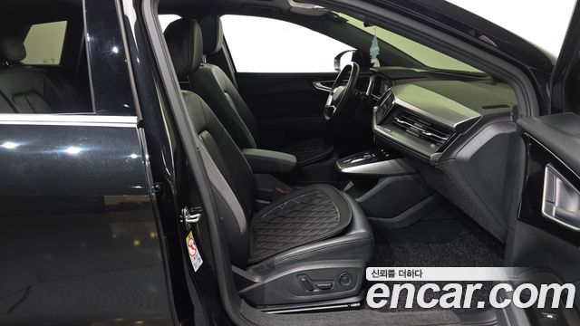 Audi Q4 e-tron 2023 — photo 16