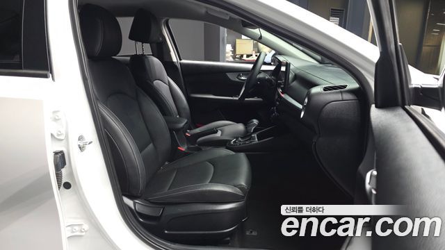 Kia K3 2022 — photo 17
