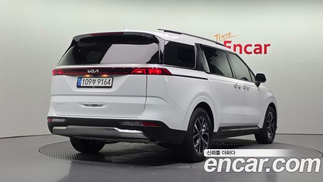 Kia Canival 2023 — photo 2