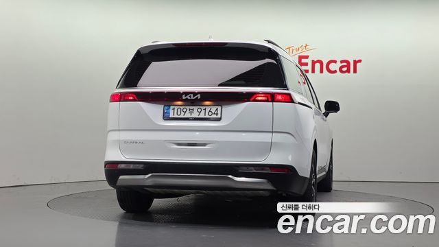 Kia Canival 2023 — photo 4