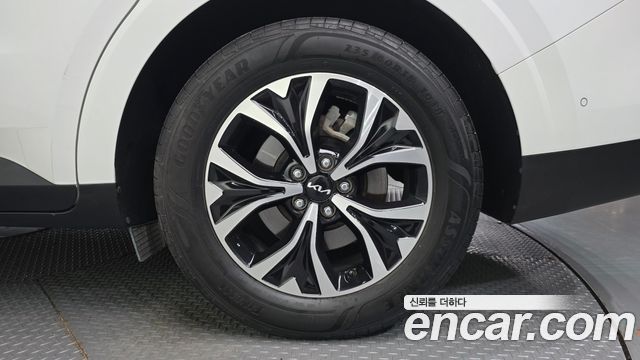Kia Canival 2023 — photo 5
