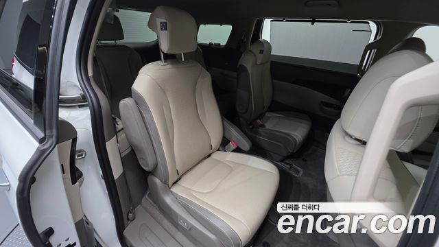 Kia Canival 2023 — photo 24