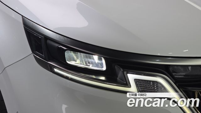 Kia Canival 2023 — photo 8