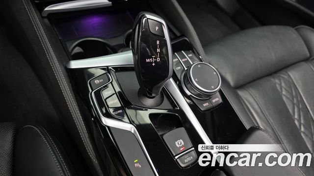 BMW 5-Series 2020 — photo 12