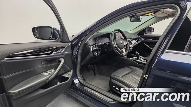 BMW 5-Series 2020 — photo 13