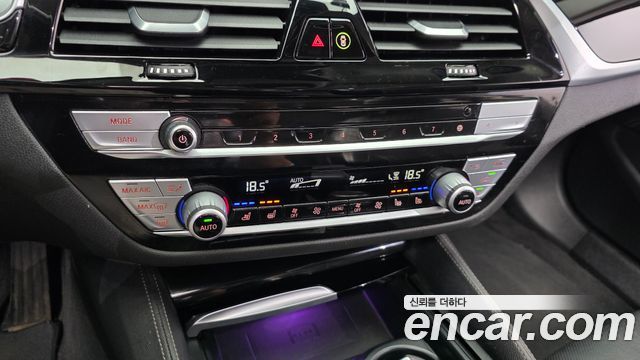 BMW 5-Series 2020 — photo 23