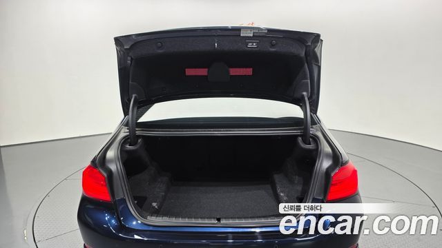 BMW 5-Series 2020 — photo 26