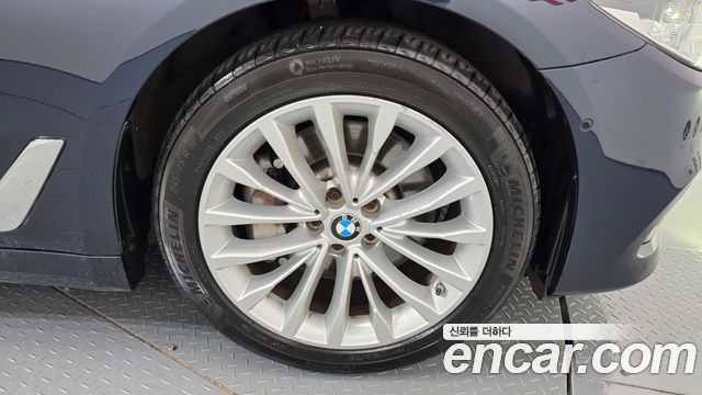 BMW 5-Series 2020 — photo 7