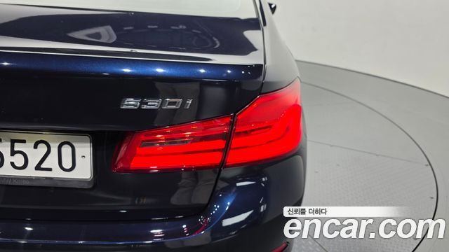BMW 5-Series 2020 — photo 9