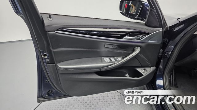 BMW 5-Series 2020 — photo 14