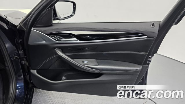 BMW 5-Series 2020 — photo 15