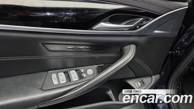 BMW 5-Series 2020 — photo 28