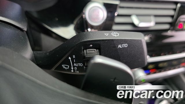 BMW 5-Series 2020 — photo 30