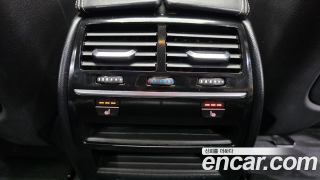 BMW 5-Series 2020 — photo 31