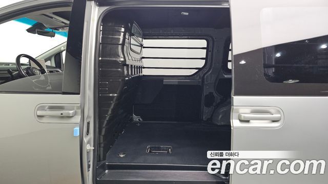 Hyundai Staria 2022 — photo 16
