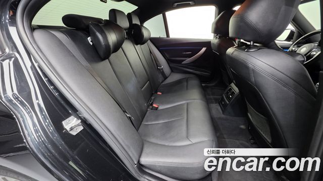 BMW 3-Series 2017 — photo 20