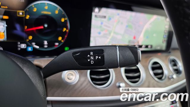 Mercedes-Benz E-Class 2021 — photo 9