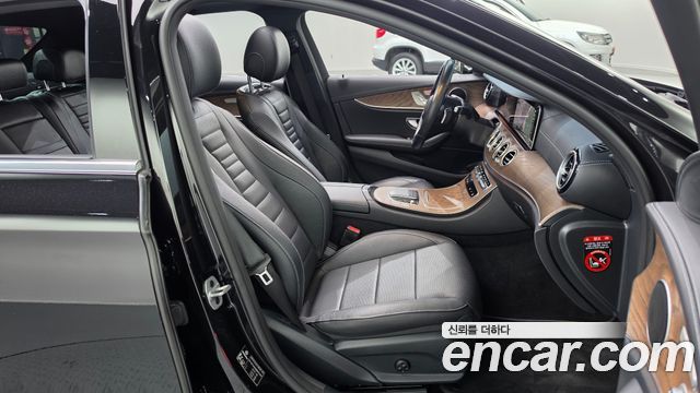 Mercedes-Benz E-Class 2021 — photo 10