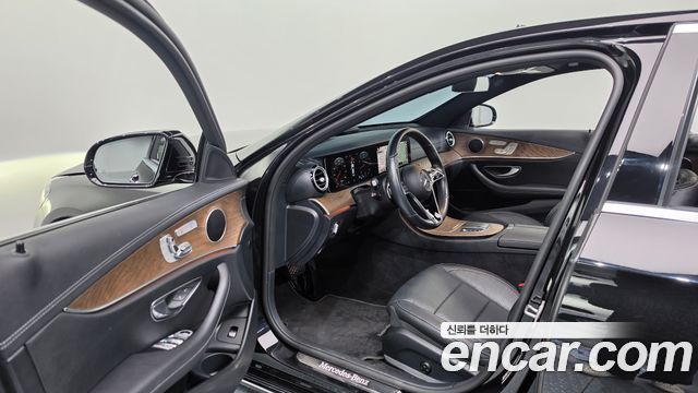 Mercedes-Benz E-Class 2021 — photo 11