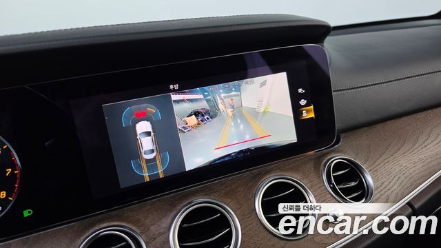 Mercedes-Benz E-Class 2021 — photo 18