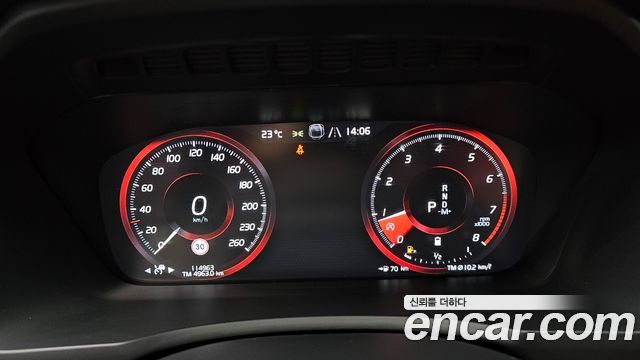 Volvo XC90 2021 — photo 11