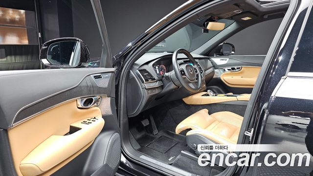 Volvo XC90 2021 — photo 13