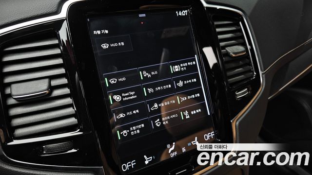 Volvo XC90 2021 — photo 22