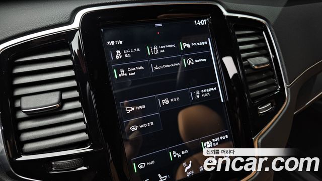 Volvo XC90 2021 — photo 23