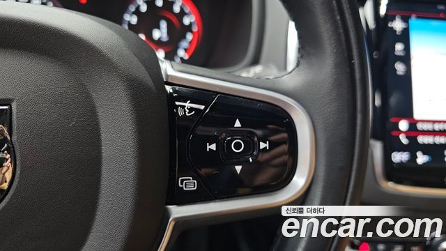 Volvo XC90 2021 — photo 26